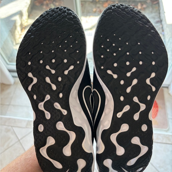 Nike Black and White Sneakers - Picture 5 of 5